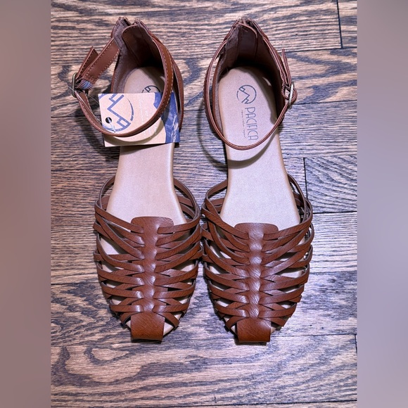 Pacifica Shoes - Flat sandals for women from the Pacífica brand Size 10